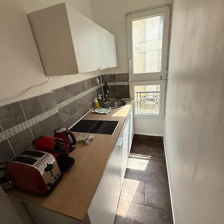 Heart Of Paris-1br-4p-tour Eiffel 8 -free Netflix