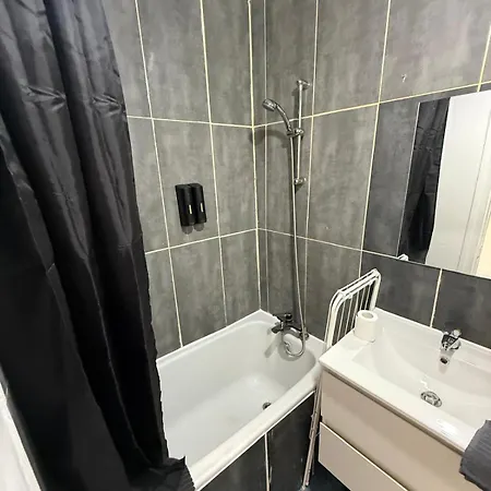 Heart Of Paris-1br-4p-tour Eiffel 8 -free Netflix Apartment *