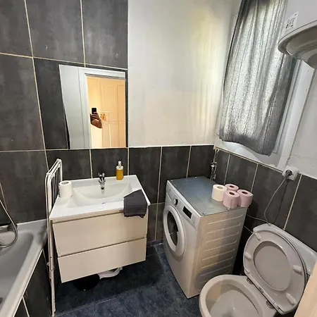 Heart Of Paris-1br-4p-tour Eiffel 8 -free Netflix Apartment *